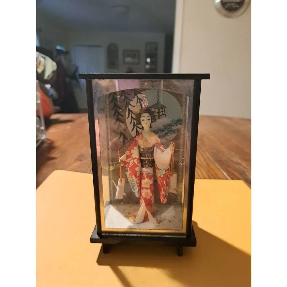 Vintage OMC Japan Geisha Doll Glass Wood Display Case Oriental Asian Decor